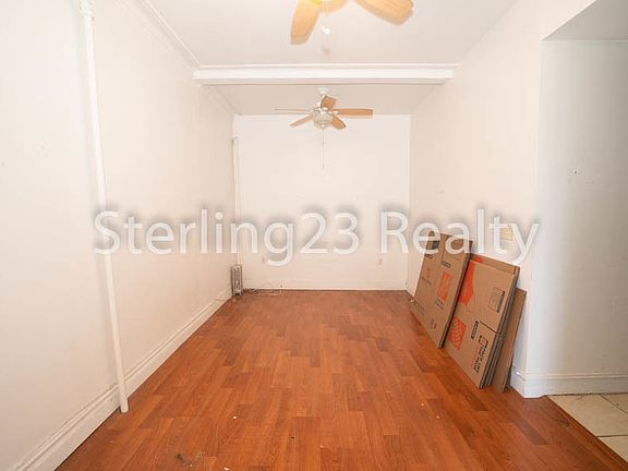 4th image of 10-51 49th Ave #2F