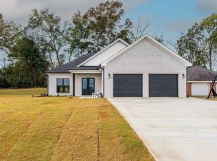 775 Oakview Cir, Killen, AL 35645