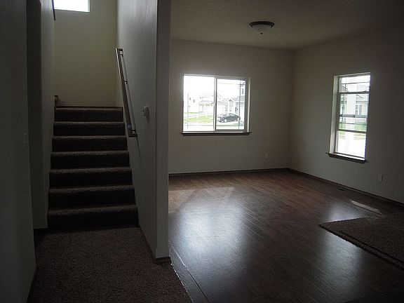 3rd image of 8130 Woodworth