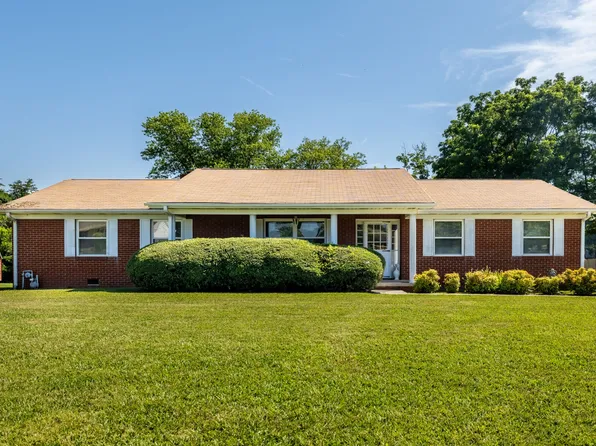 518 Peterson Ln, Maryville, TN 37803