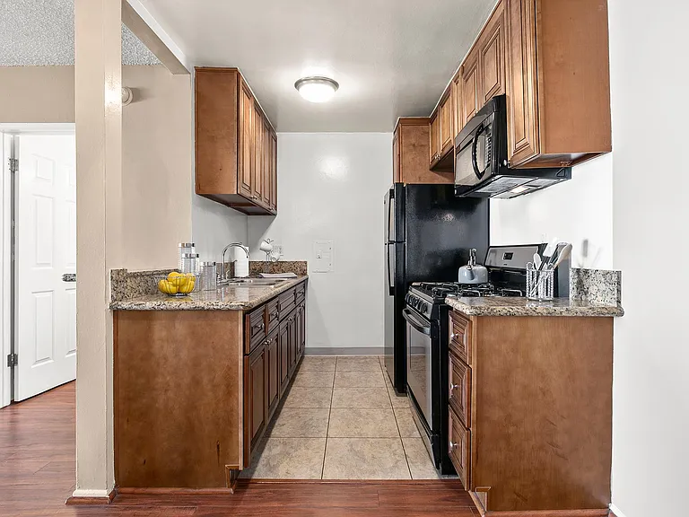 Parkview Terrace Apartments — Photo 19