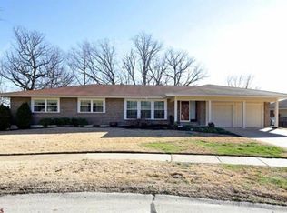 826 Wheelwright Dr, Ballwin, MO 63021