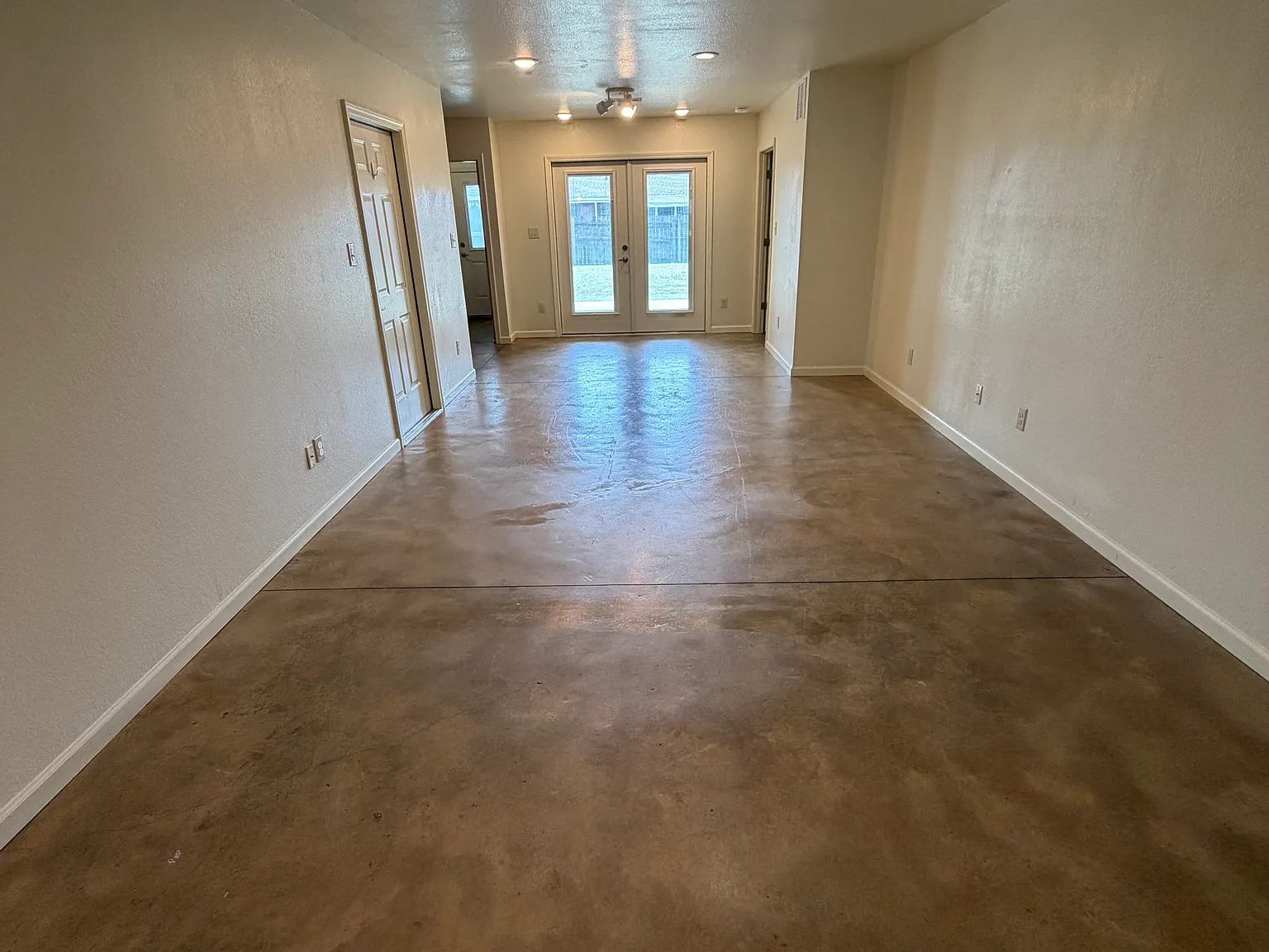 3 bed, 1600 sqft, $1,950 — Photo 4