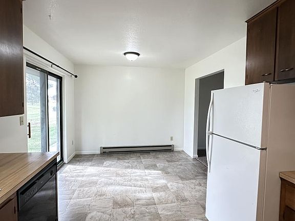 4th image of 305 Cape Cod Dr APT 2
