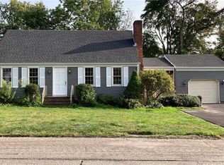 52 Beachmount Ave, Bristol, RI 02809