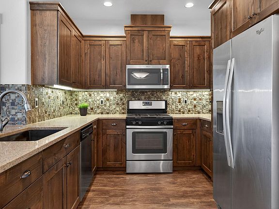 4th image of 3135 SW 28th St