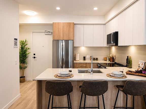 4th image of 245 Bewicke Ave #411
