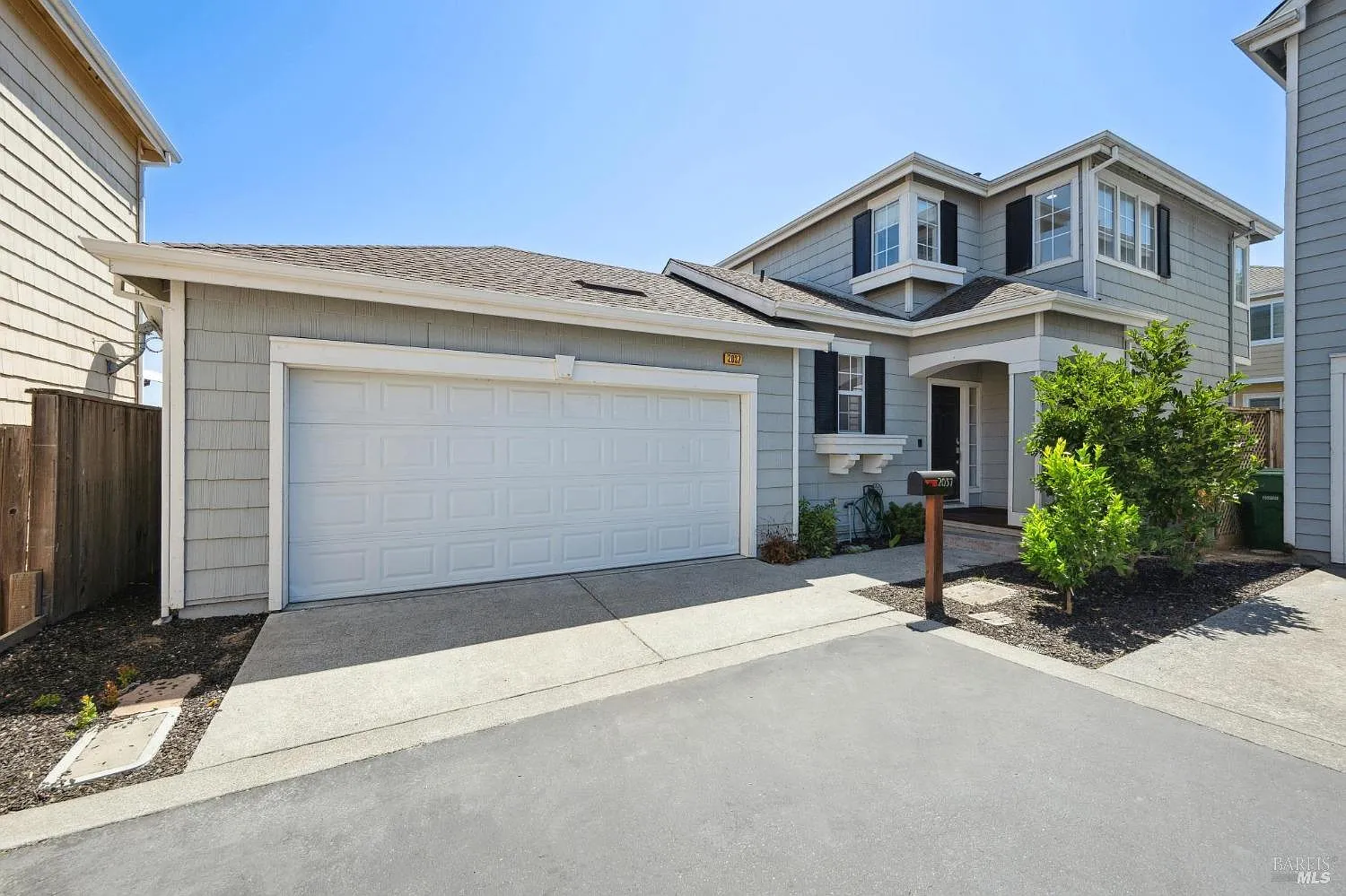 2037 Chetwood Drive photo 1