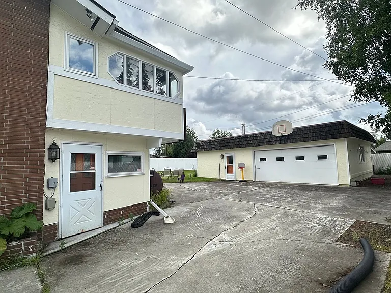 2591 Riverview Dr — Photo 4