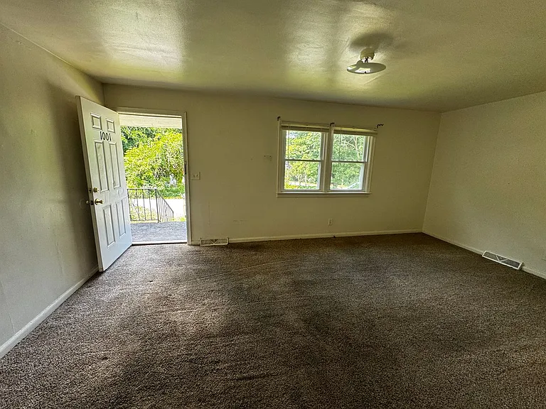1001 Wilmouth St — Photo 6