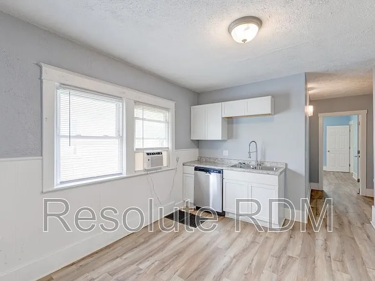 1308 E Taylor St — Photo 11