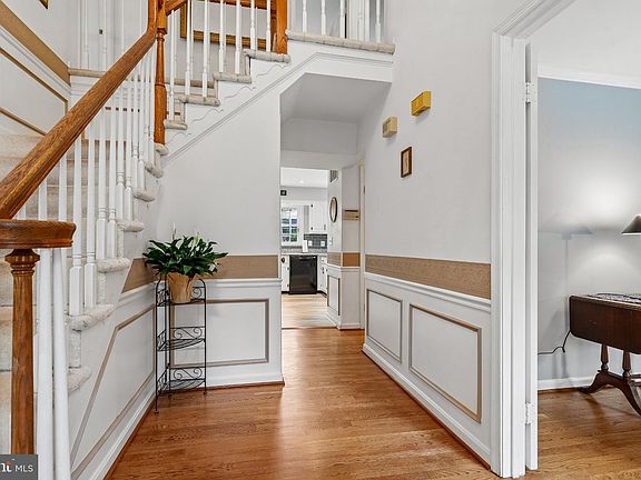 3rd image of 2730 Sasscers Hill Ct