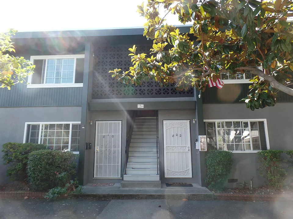 Robinson St