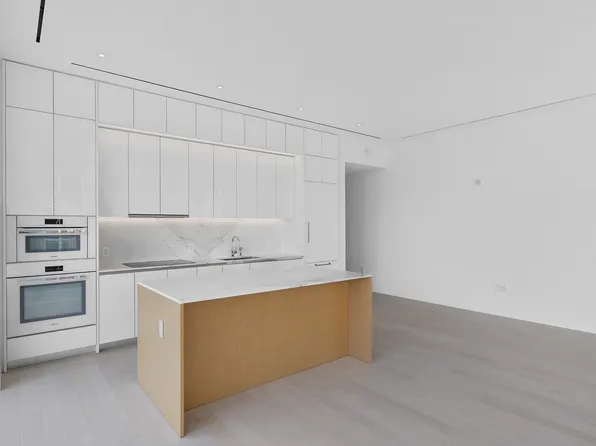 200 East 59th Street 17C image 3 of 12