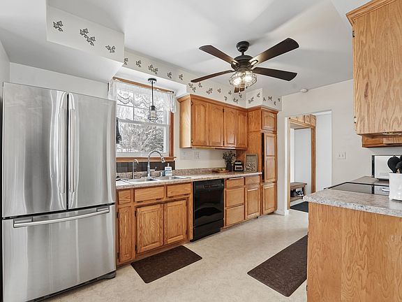 5th image of 315 Ave D