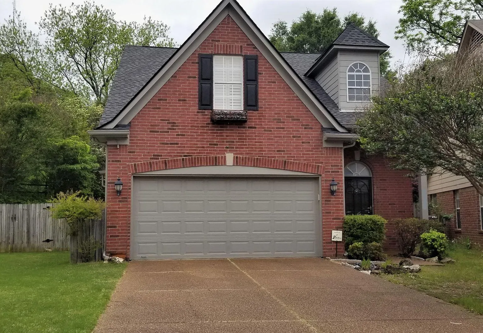 3 bed, 2.5 bath, 2105 sqft, $1,995 — Photo 1