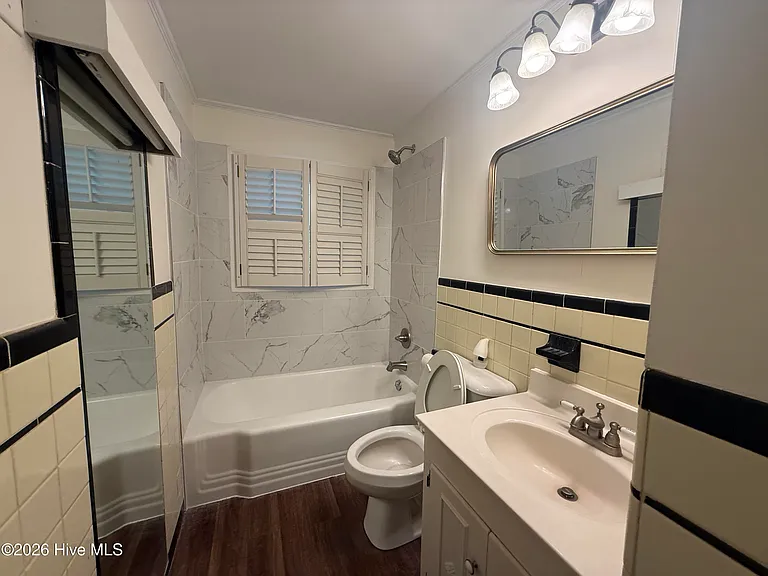 301 Graham St — Photo 9