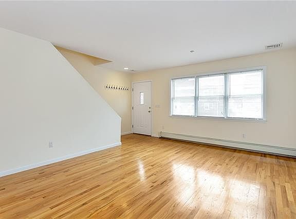 4th image of 140 Rockwell St