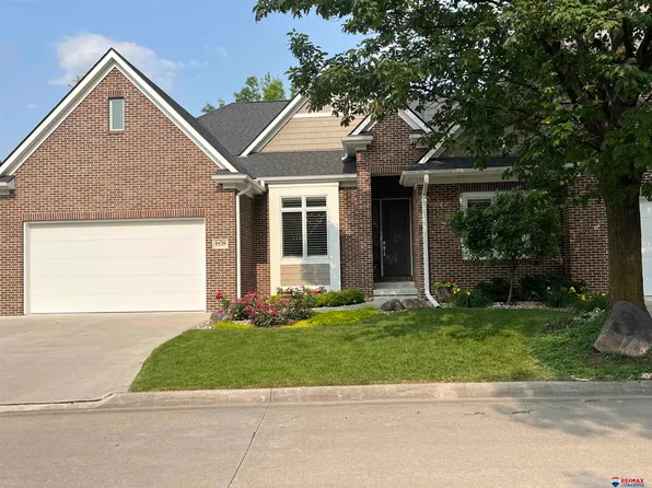 6436 Lone Tree Dr, Lincoln, NE 68512