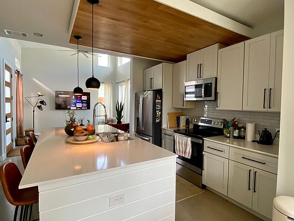 3rd image of 1907 Greenwood Ave #5