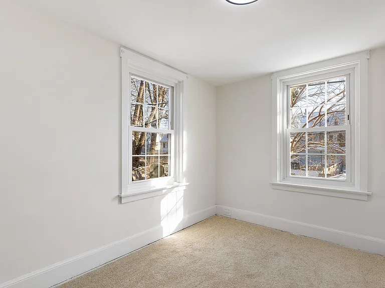 19 Denham Ave — Photo 9
