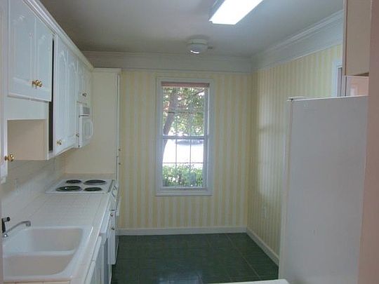 4th image of 413 Royal Oak Dr