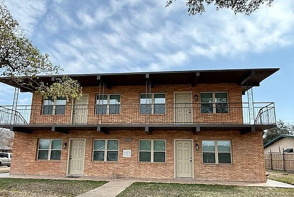 5th image of 1907 Charles Cir