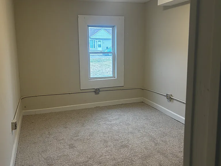 11902 Milligan Ave — Photo 7