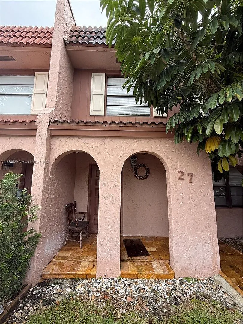 27 Laredo Place 6-3, Davie, FL 33324 — Photo 4