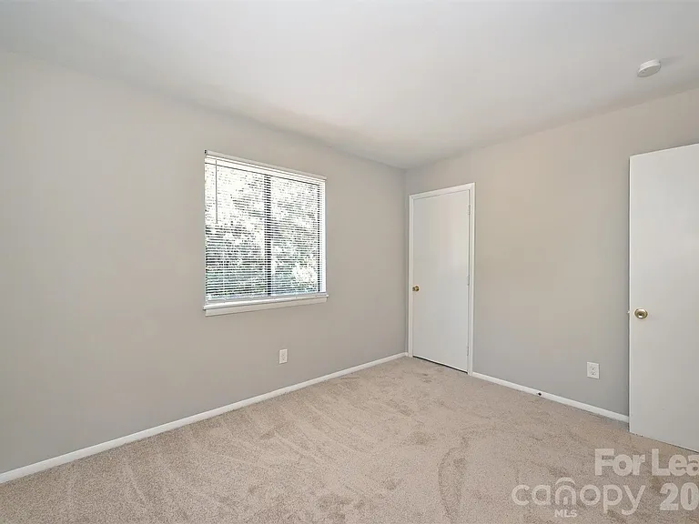 951 Hollywood St — Photo 5