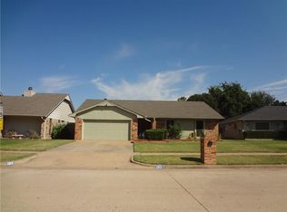 1313 NW 6th Pl, Moore, OK 73170