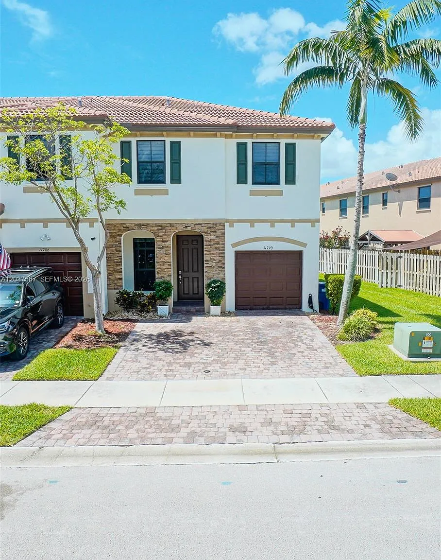 Silver Palm West — Photo 1