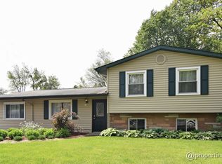 515 Redwood Rd, Bolingbrook, IL 60440