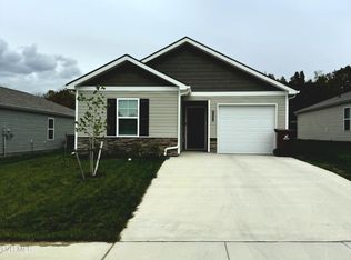 1067 Clearwater Ln, Johnson City, TN 37601