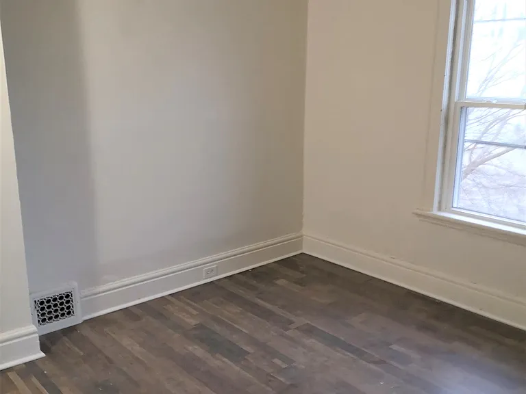 222 Horton St E — Photo 9