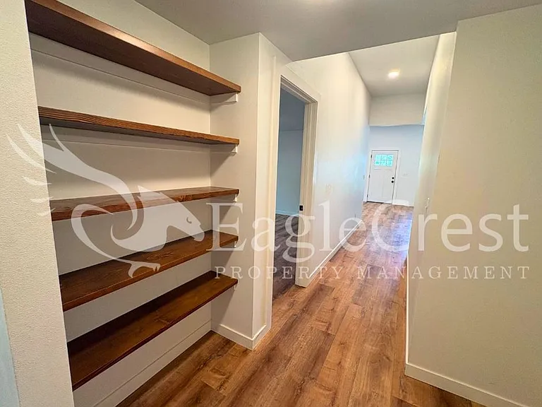 810 E Sumach St — Photo 10