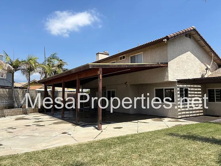 2378 N Sycamore Ave — Photo 28
