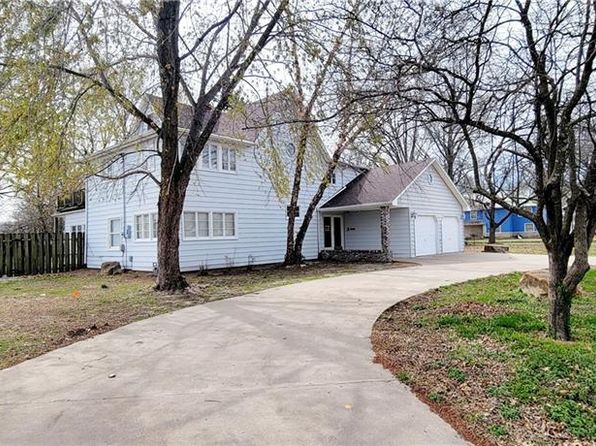 215 W 4th St, Erie, KS 66733