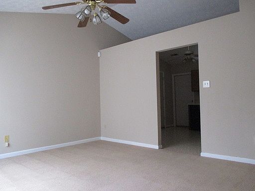 3rd image of 2000 Hyde Park Ln