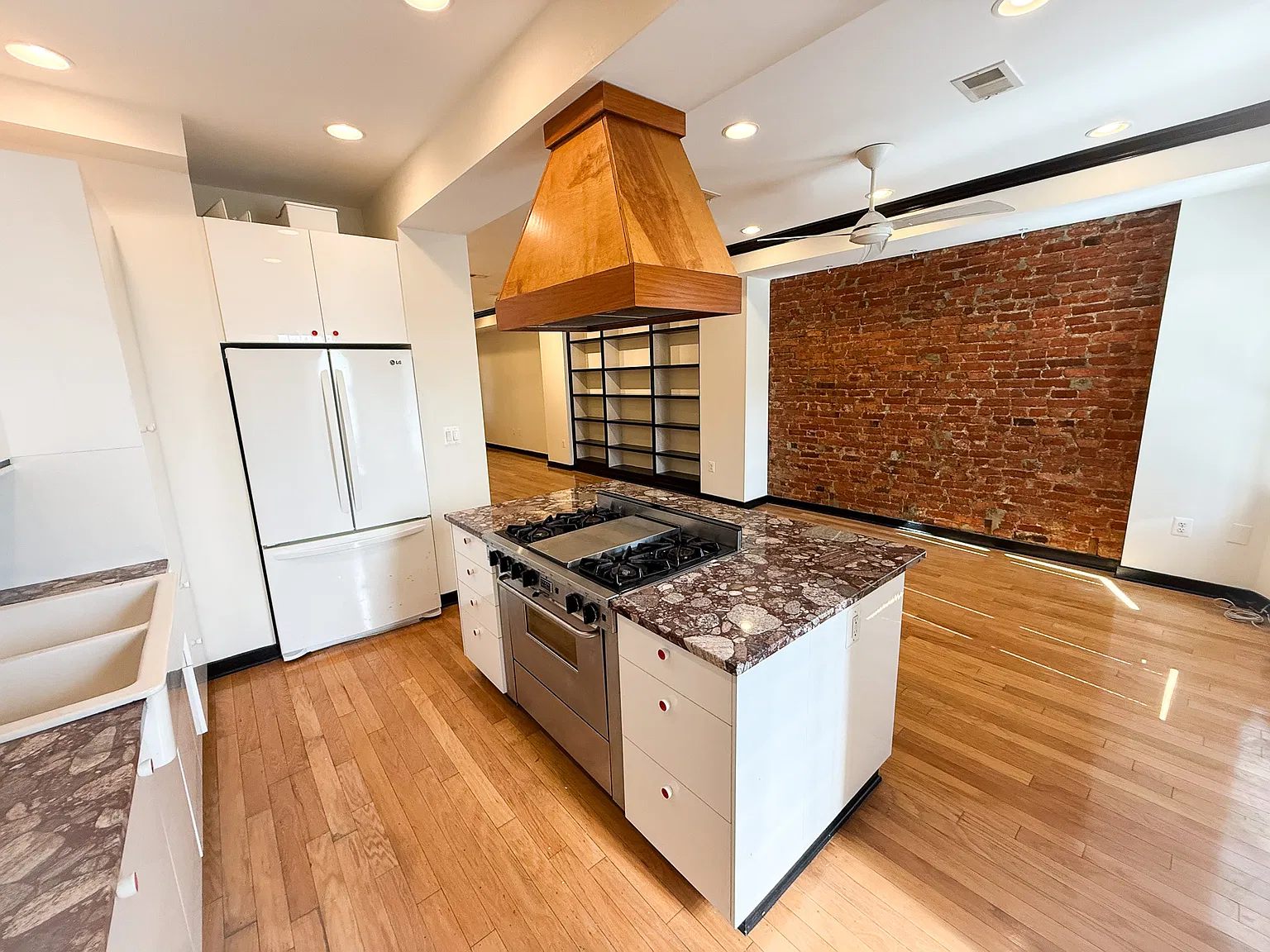 3 bed, 2.5 bath, 1900 sqft, $3,495 — Photo 4
