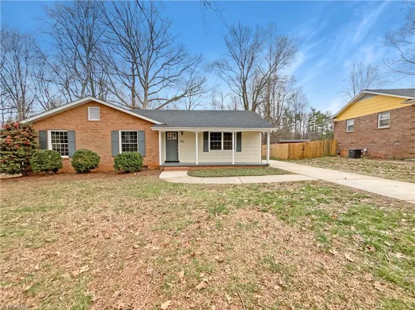 308 Foxcroft Dr, Winston Salem, NC 27103