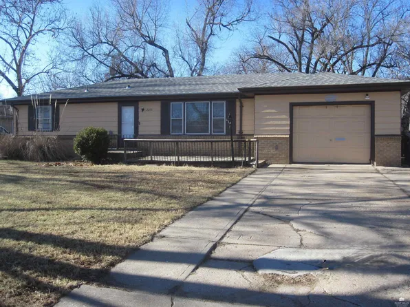 2205 Northview Dr, Manhattan, KS 66502