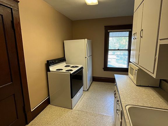 2nd image of 307 Phoenix Ave #1/2