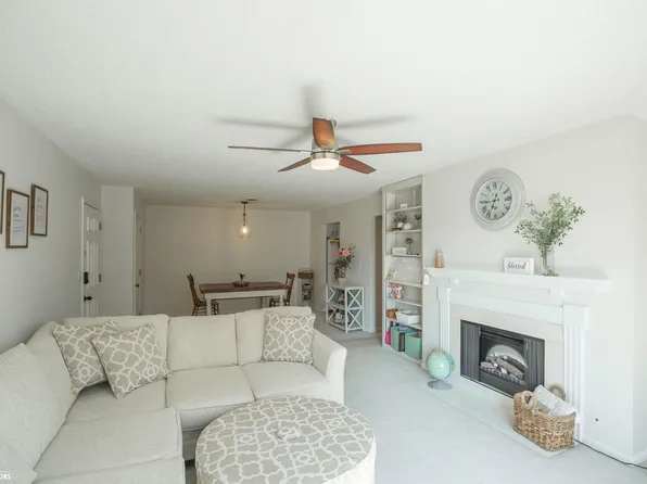 408 S Hall St APT 8, Algona, IA 50511