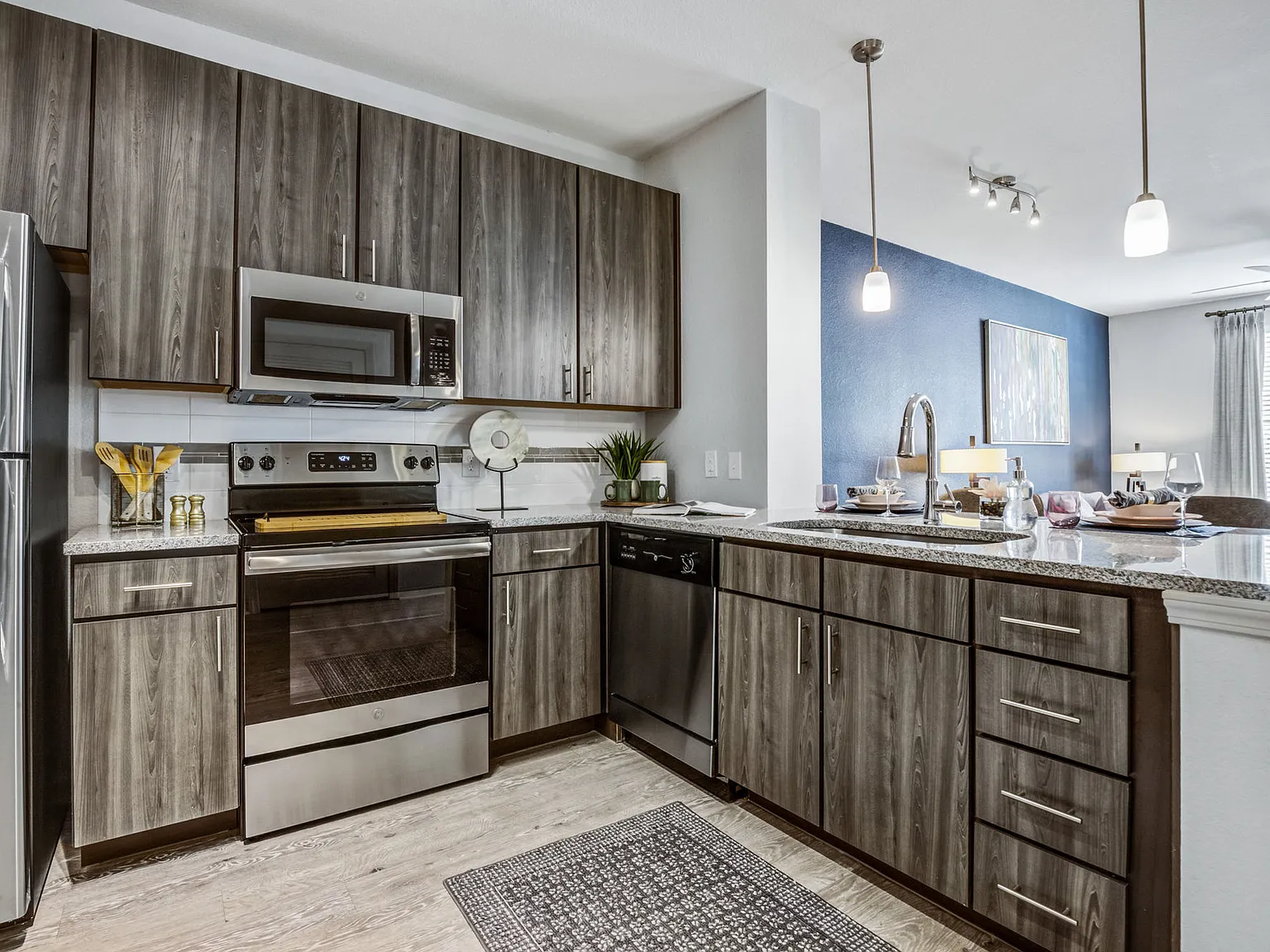 IMT Edgewater — Photo 1