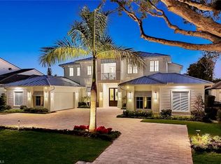 726 Riviera DR, NAPLES, FL 34103