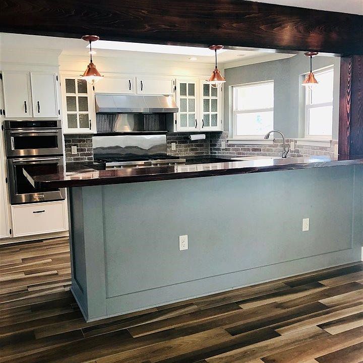 2nd image of 1111 Harbor Ln