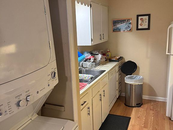 5th image of 3508 Lodge Ln APT 322