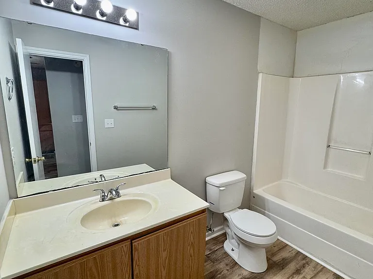1399 Westpointe Dr #10 — Photo 8