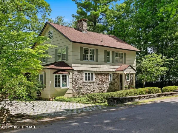 315 W Gate Rd, Buck Hill Falls, PA 18323